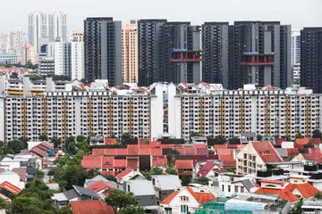 SATU KESEMPATAN: Meski penyewa kini mempunyai pilihan  berkongsi unit dengan lebih ramai orang dan menjimatkan kos sewa, had yang dinaikkan ini boleh menyebabkan pemilik rumah mengenakan bayaran sewa lebih tinggi untuk unit yang lebih besar dengan lebih banyak penyewa. 