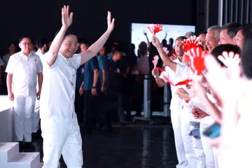 Perdana Menteri, Encik Lawrence Wong (hadapan, kiri) semasa majlis pelancaran manifesto Parti Tindakan Rakyat (PAP) di Infinte Studios, Media Circle di kawasan one-north pada 17 April. 