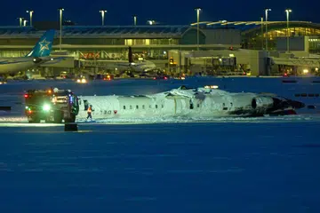 Sebuah pesawat Delta Air Lines yang membawa 80 orang melakukan pendaratan cemas di Lapangan Terbang Pearson Toronto, Canada pada 17 Februari. Pesawat itu terbalik susulan angin kencang dan menyebabkan sekurang-kurangnya 18 cedera, namun tiada kematian dilaporkan.