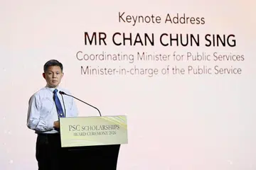 Sewaktu berucap di Majlis Anugerah Biasiswa Suruhanjaya Perkhidmatan Awam (PSC) 2026 di Pusat Ekspo dan Konvensyen Marina Bay Sands pada 24 Julai, Menteri Penyelaras bagi Perkhidmatan Awam merangkap Menteri Pertahanan, Encik Chan Chun Sing, berpesan agar tidak memandang remeh kepada tugas yang diberikan walau sekecil apapun dan tidak memandang rendah kepada orang berdasarkan pangkat atau jawatan.