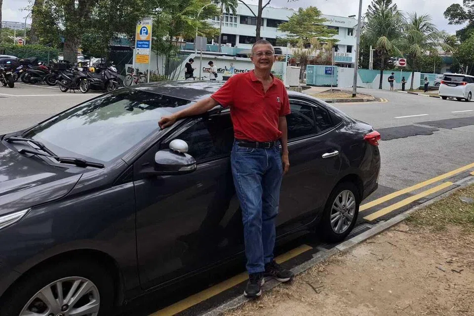 Pakar keselamatan jalan raya dan penggemar kenderaan, Encik Aman Aljunied, telah berkhidmat di Pusat Memandu Keselamatan Singapura (SSDC) selama 38 tahun sebelum menceburi pekerjaan sebagai jurulatih persendirian pada 2023.