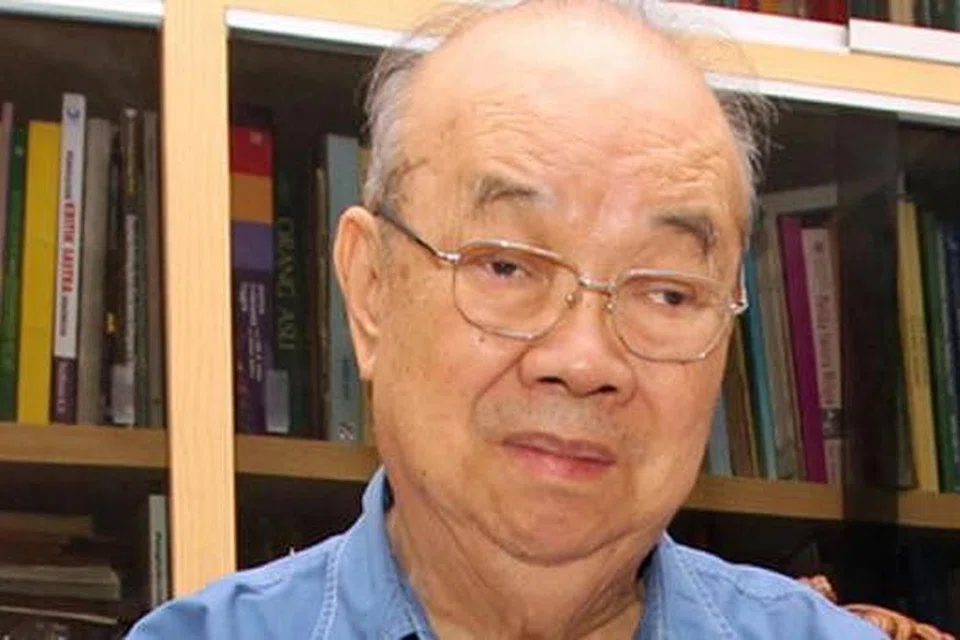 KEPENTINGAN BAHASA: Ketika bahasa Melayu mekar sebagai bahasa pengantar di rantau ini, akhbar dan persuratan Melayu turut disumbangkan oleh kaum Cina. Antara mereka ialah, Profesor Leo Suryadinata, Dr Liaw Yock Fang (gambar), Profesor Yang Quee Yee dan isterinya, Cik Chan Maw dan terkini (gambar), Encik Peter Augustine Goh. 