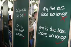 Sikap terhadap ‘Singlish’ berubah saban tahun daripada kebimbangan awal terhadap taraf bahasa Inggeris kepada sokongan yang semakin meningkat sejak kebelakangan ini.