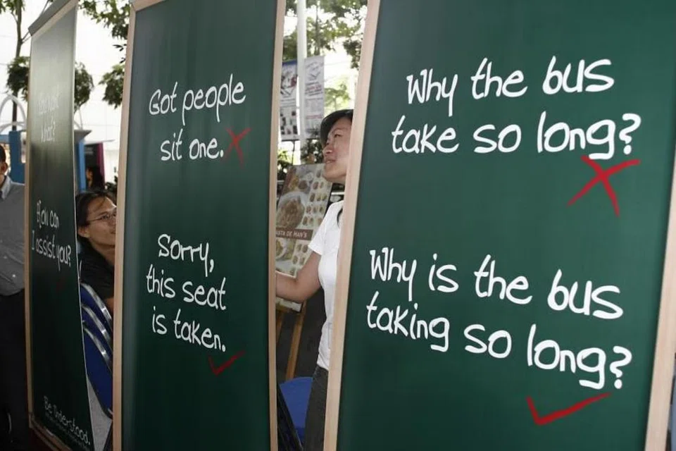 Sikap terhadap ‘Singlish’ berubah saban tahun daripada kebimbangan awal terhadap taraf bahasa Inggeris kepada sokongan yang semakin meningkat sejak kebelakangan ini.