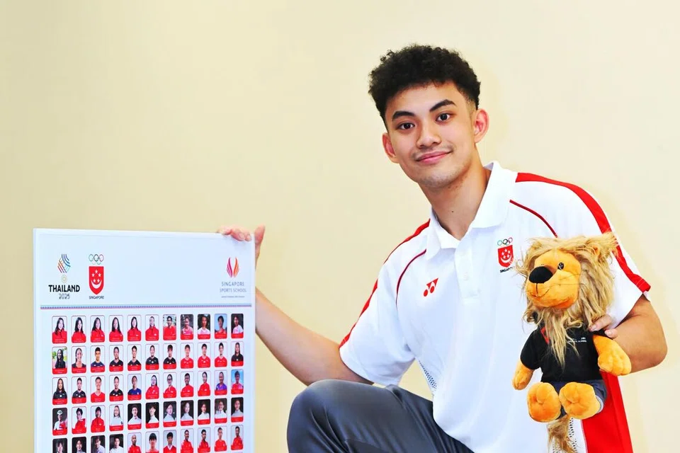 Atlet lawan pedang Singapura, Azfar Luqman Ong, antara 128 atlet pelajar Sekolah Sukan Singapura (SSS), termasuk bekas atlet pelajar, yang akan mewakili negara di Sukan SEA ke-33 yang bakal berlangsung di Thailand dari 9 hingga 20 Disember.