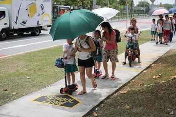 ZON SEKOLAH: Kerja-kerja di lokasi percubaan pertama Zon Sekolah sudah pun selesai di Sekolah Rendah Fengshan, Jiemin dan Rivervale, serta Sekolah Menengah Yishun menjelang bulan depan. - Foto BH oleh ONG WEE JIN