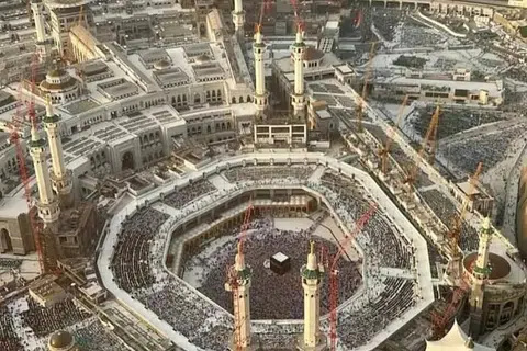 Harga pakej umrah dilaporkan meningkat hampir dua kali ganda dengan harga dijangka meningkat tiga kali ganda pada 10 terakhir Ramadan, ketika ramai memperbanyakkan ibadah, termasuk melakukan qiamullail.