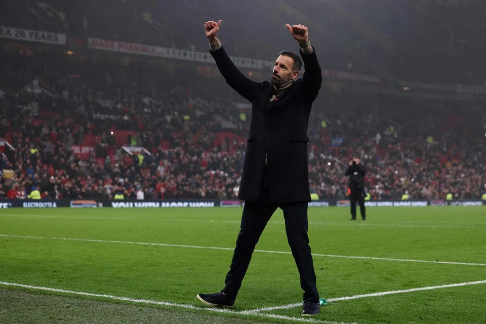 Bekas penyerang dan pengurus sementara Manchester United, Ruud van Nistelrooy, berasa kecewa terpaksa tinggalkan United apabila pengurus baru, Ruben Amorim, mengambil alih.