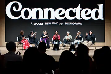 Sesi perbincangan panel sempena pelancaran drama mikro CONNECTEDdi Auditorium SPH pada 8 Oktober menampilkan (dari kiri) Pengasas dan Ketua Pegawai Eksekutif Fly Entertainment, Cik Irene Ang; Ketua Divisyen Kandungan dan Penyelesaian SPH Media, Encik Phin Wong; pereka makhluk fiksyen dan juruanimasi, Cik Harriet Buckland; pencipta kandungan, Encik Fauzi Azzhar; pengarah, Encik Daryl Burney; Ketua Pegawai Kreatif dan Produk Gengis AI, Encik Joel Lim; serta Pengarah Kreatif Creative Labs Singtel, Encik Calvin Bong.
