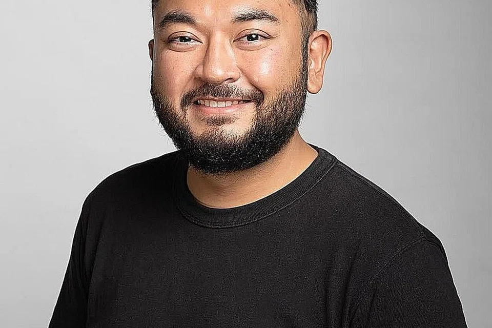 ADIB KOSNAN: Tertarik pada fenomena mengambil anak angkat yang disulam dengan teliti bersama kisah Dewi Bulan Chang'e bagi Rindu Di Bulan. - Foto ihsan ADIB KOSNAN