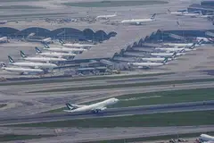 SIAP SEDIA HADAPI TAUFAN: Penguasa Lapangan Terbang Antarabangsa Hong Kong, yang menempatkan pesawat Cathay Pacific Airways dan Hong Kong Airlines berkata, ia mempunyai 150 pesawat yang ditempatkan di lapangan terbang itu dan sebahagian besar langkah-langkah pencegahan telah dilakukan sebagai persiapan menghadapi musim taufan.