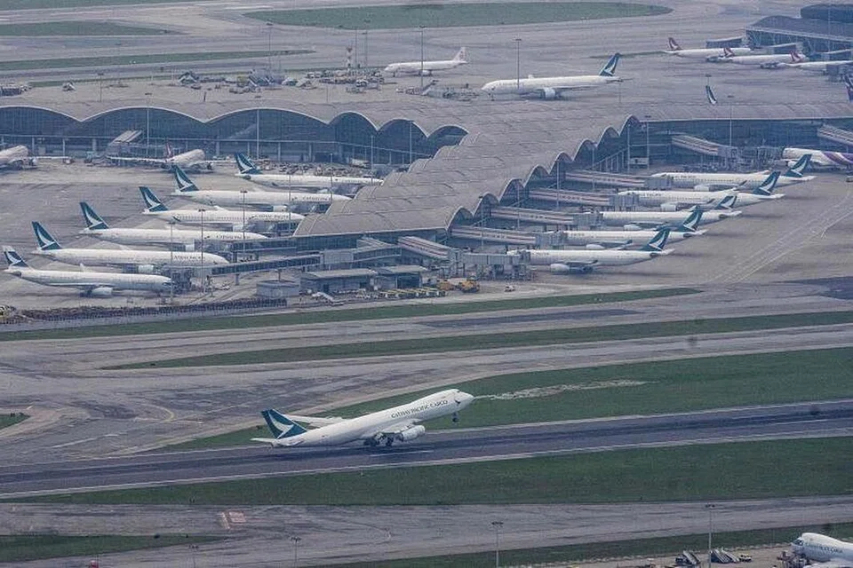 SIAP SEDIA HADAPI TAUFAN: Penguasa Lapangan Terbang Antarabangsa Hong Kong, yang menempatkan pesawat Cathay Pacific Airways dan Hong Kong Airlines berkata, ia mempunyai 150 pesawat yang ditempatkan di lapangan terbang itu dan sebahagian besar langkah-langkah pencegahan telah dilakukan sebagai persiapan menghadapi musim taufan.