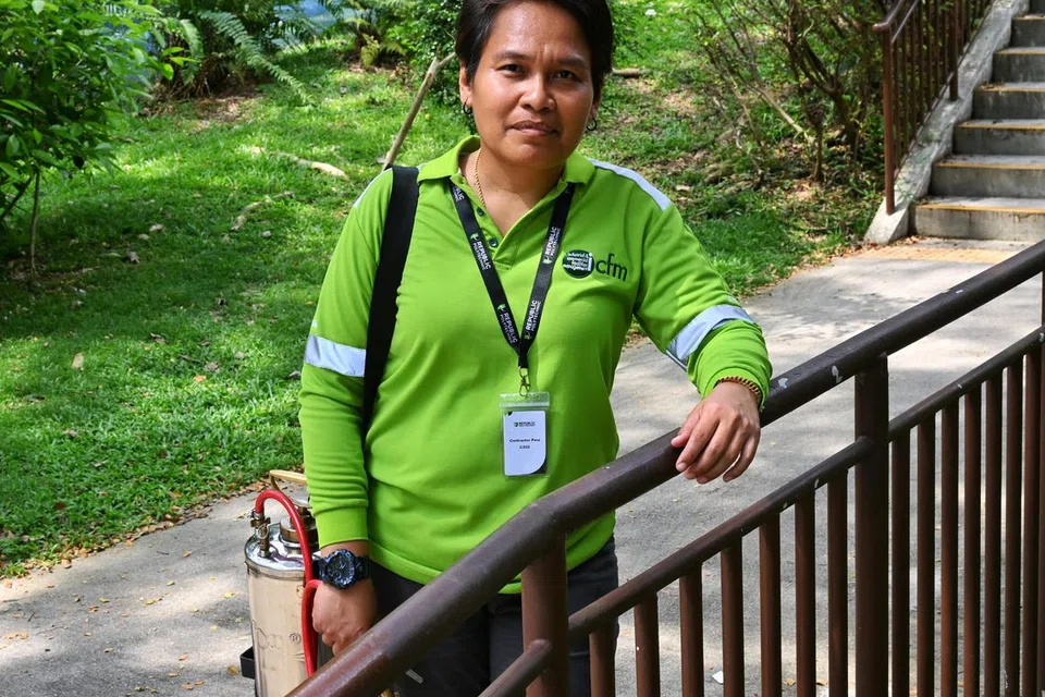 Cik Norhayati Samsudin satu-satunya wanita yang bekerja dalam pasukan kawalan perosak di syarikat, Industrial & Commercial Facilities Management Pte Ltd (ICFM). 
