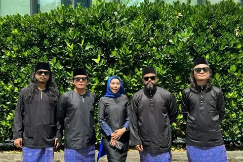 Alun Tradisi yang terdiri daripada (dari kiri) Ayob, Eja, Hazra Dollah, Totoy dan Amai sudah 17 tahun meneruskan misi memartabatkan lagu tradisional kontemporari Melayu. 