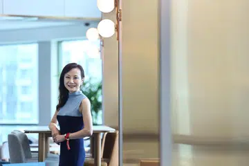 Menurut Ketua Pegawai Eksekutif (CEO) City Developments Limited (CDL), Encik Sherman Kwek, Dr Catherine Wu adalah punca pertikaian antara bapanya dengan dirinya serta lembaga pengarah majoriti CDL kerana beliau “memiliki dan menggunakan pengaruh yang besar”.