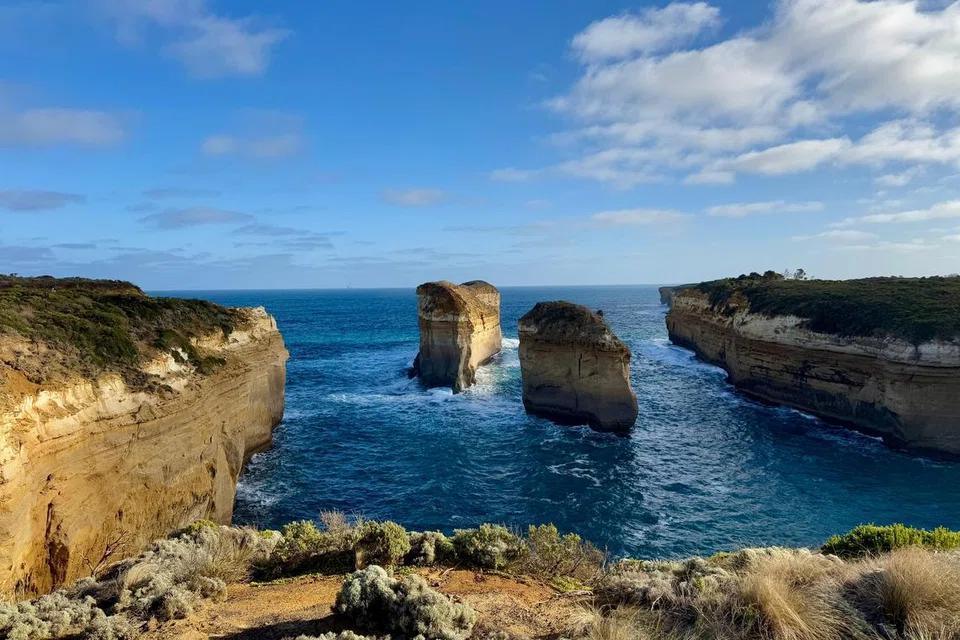 Pemandangan dari The Razorback di Great Ocean Road.