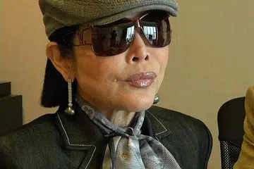 SUMBANGAN DIIKTIRAF: Rahimah Rahim dan Anita Sarawak (atas) disifatkan telah mengharumkan nama Singapura. Mereka antara wanita yang disertakan dalam Dewan Termasyhur Wanita Singapura. - Foto fail