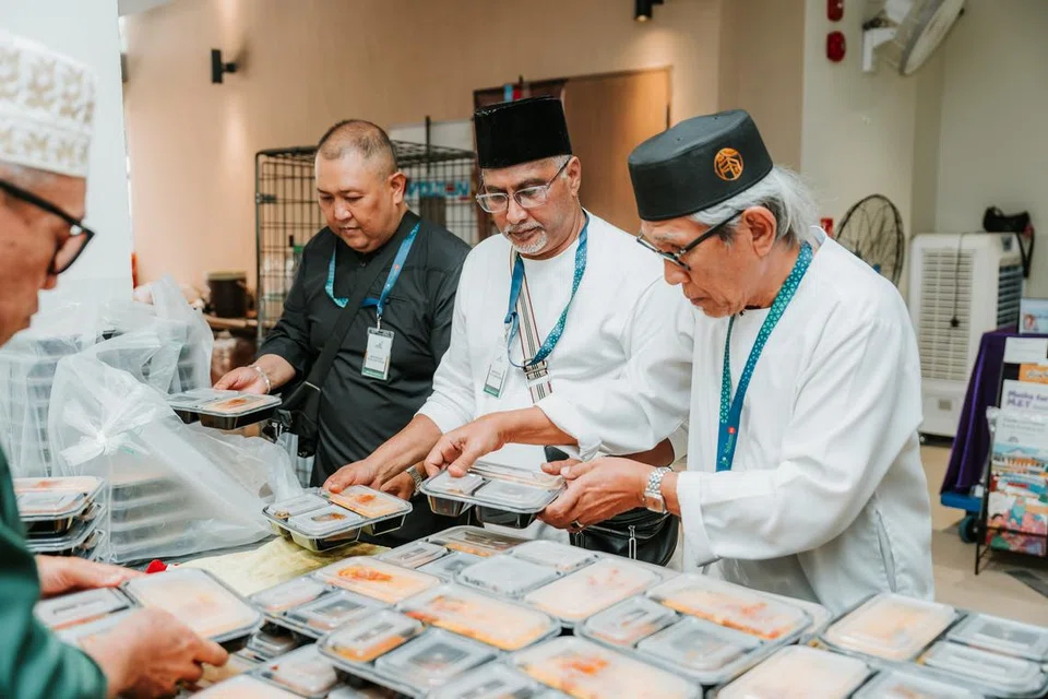 Acara Festival Masyarakat 2025 dan Forum Santunan Emas anjuran Masjid Daul Makmur menarik sejumlah 1,000 anggota jemaah dan relawan masjid, termasuk golongan muda, serta lebih 10,000 tontonan dalam talian.