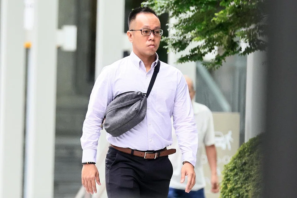 Edmund Kwek Jun Wei, dikenakan satu tuduhan menyebabkan  Cik Tan Jo-Ann, cedera parah di atas tindakan gopohnya, menunggang basikal dengan tidak berhati-hati dan melanggar wanita itu. 