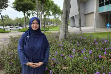 Cik Sarinah Said lewat mendapat diagnos kemurungan yang beliau mula hadapi selepas ayahnya meninggal dunia pada usia 9 tahun. 