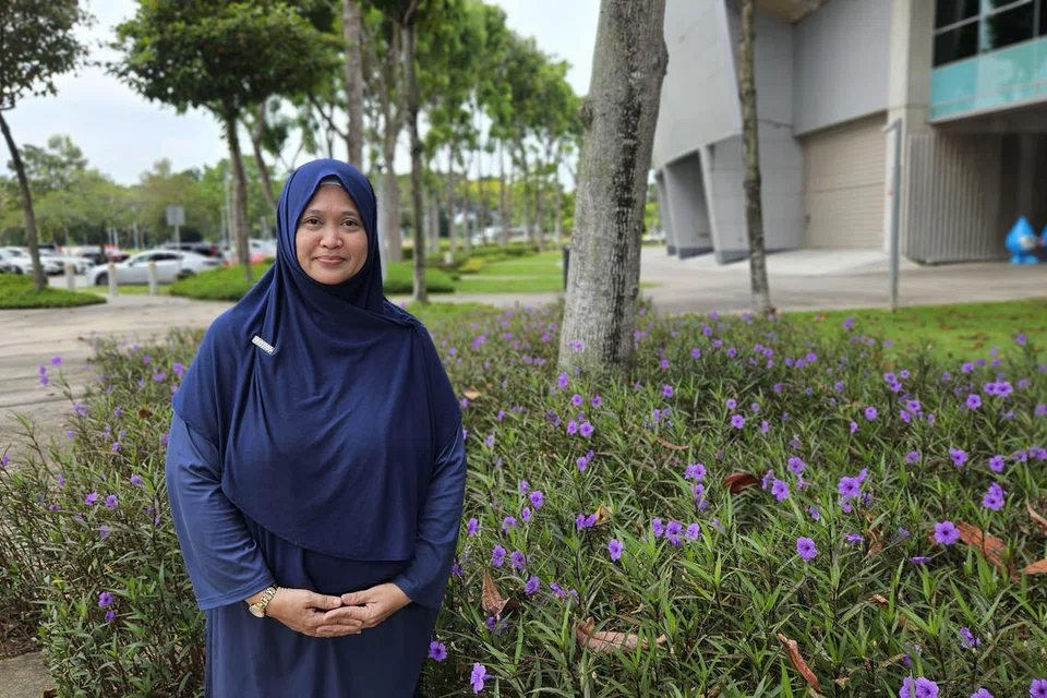 Cik Sarinah Said lewat mendapat diagnos kemurungan yang beliau mula hadapi selepas ayahnya meninggal dunia pada usia 9 tahun. 