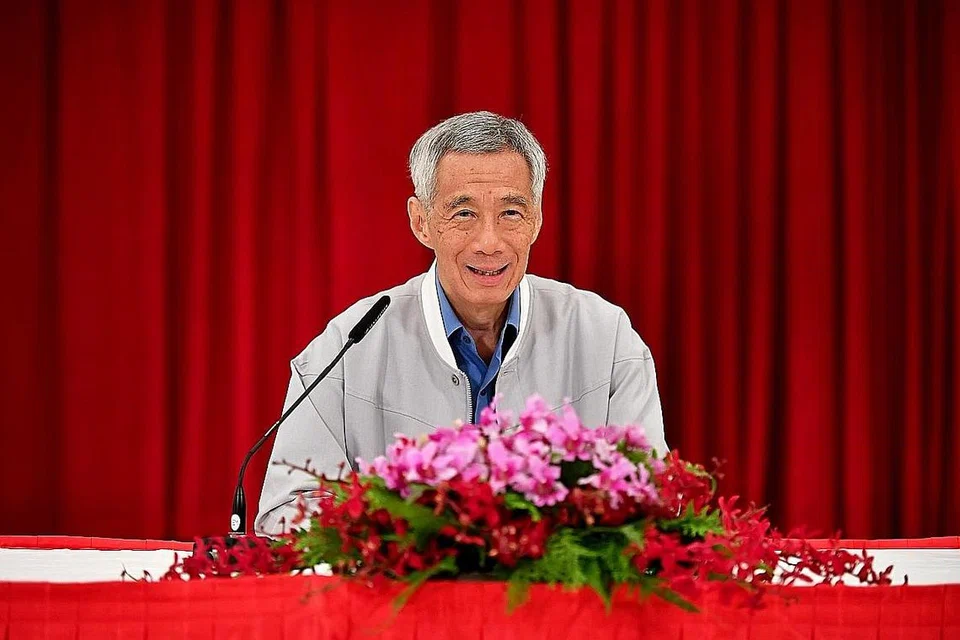 ROMBAKAN LEBIH MELUAS: PM Lee akur rombakan kali ini adalah lebih meluas dari biasa, memandangkan pemerintah baru sahaja memulakan tempohnya. - Foto BH oleh LIM YAOHUI