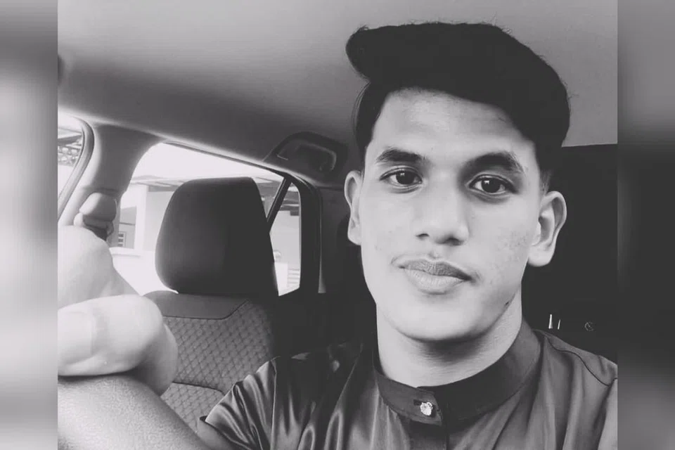 Allahyarham Megat Ashman Aqif Megat Irman Jefni disifatkan sebagai anak yang baik dan tidak lupa membelikan kek dan telekung buat hari lahir ibunya, baru-baru ini.