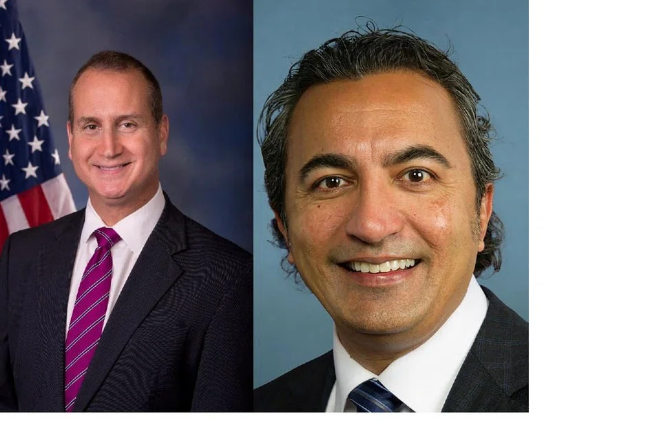 KUNJUNGAN KE TAIPEI: Dua anggota Dewan Kongres Amerika Syarikat, Encik Ami Bera (kanan), dan Encik Mario Diaz-Balart (kiri), selaku pengerusi bersama kumpulan penyokong Taiwan di Kongres Amerika itu tiba di Taipei pada 24 Januari 2024. 