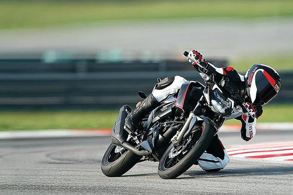 ANTARA MODEL YANG TERBAIK: Firma dan pengeluar motor terkemuka dari India, TVS Motors, telah melancarkan dua model motosikal terbaru di pasaran, TVS Apache RTR 200 4V dan TVS Apache RR 310, yang kian mendapat perhatian di rantau ini. - Foto-foto TVS MOTOR PTE LTD.