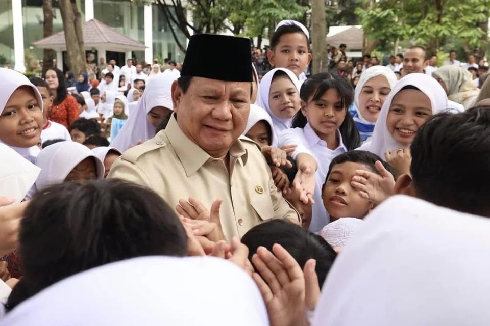 Presiden Prabowo Subianto bersama Kementerian Komunikasi dan Digital mengesahkan Peraturan Pemerintah tentang Tatakelola Penyelenggaraan Sistem Elektronik dalam Pelindungan Anak (PP-TUNAS) pada 28 Mac. Peraturan itu digubal bagi memastikan perlindungan kepada kanak-kanak daripada terdedah kepada kandungan berbahaya di dunia digital yang boleh merosakkan nilai kehidupan generasi muda. Ia juga bertujuan memelihara masa depan kanak-kanak Indonesia agar dapat membesar dalam persekitaran selamat, kreatif, sihat dari segi mental dan fizikal, serta menjadi individu berani, berdikari dan optimis menuju masa depan Indonesia yang cemerlang.