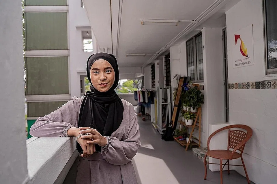 SUMBANGAN DIIKTIRAF: Cik Nur Ain Syakila Zaini telah melalui masa sukar semasa muda dan mahu terus menghulur bantuan kepada golongan kurang bernasib baik. - Foto BH oleh NUR DIYANA TAHA
