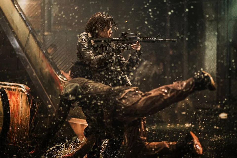 AKSI MENARIK: Satu adegan daripada 'Train to Busan: Peninsula'. - Foto Golden Village