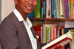BANTU RRG:Allahyarham Ustaz Abu Bakar Hashim (gambar atas); Allahyarham Ustaz Ahmad Sonhadji Mohamad; Allahyarham Ustaz Hassan Mustakim; dan Allahyarham Ustaz Ibrahim Mohd Kassim. - Foto-foto fail