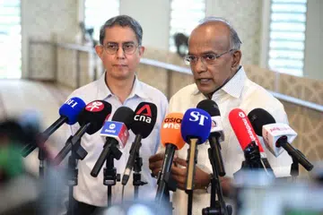 Menteri Ehwal Dalam Negeri merangkap Undang-Undang, Encik K. Shanmugam (kanan), dan Menteri Negara (Ehwal Dalam Negeri merangkap Pembangunan Negara), Profesor Madya Dr Muhammad Faishal Ibrahim, di Masjid Maarof pada 2 April.