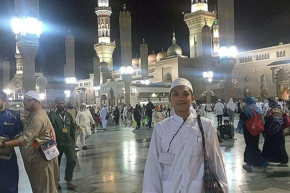MENGERJAKAN IBADAH UMRAH:Tahun lalu, Encik Danish menyambut Ramadan di Madinah. Namun tahun ini, beliau menyambut Ramadan bersendirian kerana rakannya semuanya mengerjakan umrah. - Foto ihsan MUHAMMAD DANISH DANIAL SUDARNO