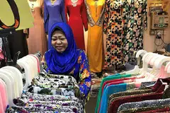 TAMBAH SELESA DAN BERSIH: Cik Sadiah Hamid, pengendali gerai menjual baju wanita Zshan, mengatakan bahawa ramai pelanggan gembira pengalihudaraan pasar Geylang Serai semakin baik. - Foto-foto SITI AISYAH NORDIN