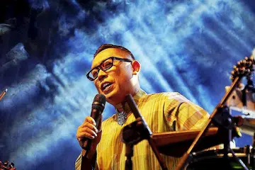 HARGAI S. EFFENDI: Penyanyi Singapura Rudy Djoharnaen, yang sering berusaha menghidupkan semula lagu-lagu S. Effendi setiap kali berpeluang membuat persembahan, menganggap penyanyi itu sebagai "pencerita" yang hebat dalam berseni.