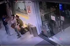 AKHIRNYA DIBERKAS: Kededua suspek, Pi Jiapeng dan isterinya, Pansuk Siriwapa, seorang warga Thailand, telah diberkas dan dikawal dua pegawai polis berpreman di hotel bajet ini yang terletak di Skudai, Johor Bahru.