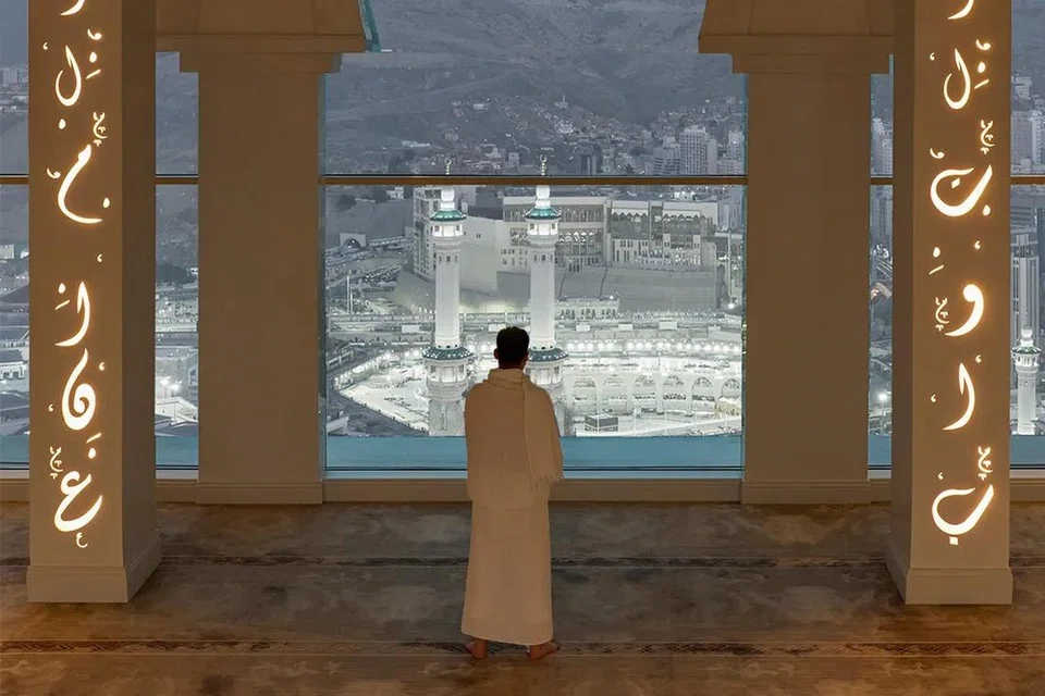PEMANDANGAN MEMUKAU: Pengunjung hotel mewah Address Jabal Omar Makkah dapat beribadah di ruang solat tertinggi dunia sambil menikmati panorama sekitar Makkah.