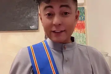 PAK NIL: Tidak lupa berkongsi rezeki dengan peminat setiap Lebaran. - Foto INSTAGRAM AZNIL NAWAWI