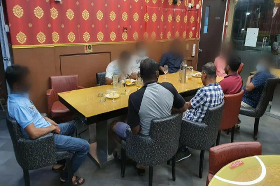 Meltz Resto-Bar di 24 Race Course Road, didapati melanggar beberapa langkah pengurusan selamat Covid-19 pada 31 Disember 2020, 9.25 malam. - 