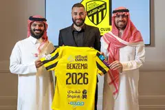 CABARAN BARU: Selepas meninggalkan Real Madrid, Karim Benzema (tengah) menyarung pula jersi nombor sembilan Al-Ittihad, juara Liga Profesional Saudi.