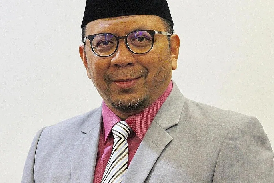 BUAT PERUBAHAN:(Atas) Timbalan Mufti, Dr Mohammad Hannan berkata langkah mengehad tempat-tempat haji bertujuan memberikan keselamatan kepada para Jemaah haji. Ustaz Dr Mohamed Ali pula berkata dengan perubahan zaman dan konteks yang berbeza, peranan asatizah semakin berkembang dan mencabar. - Foto fail