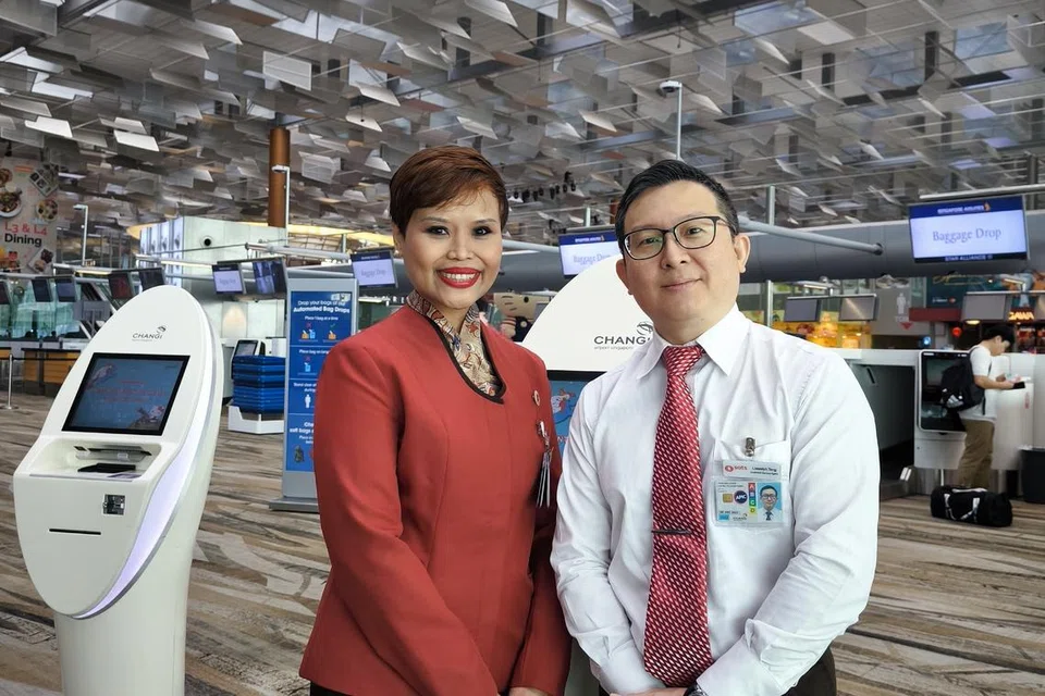 Cik Rita Ahmad Sanawe, pegawai perkhidmatan pelanggan dengan Sats, bersama suaminya, Encik Llewelyn Teng, yang juga bekerja di Lapangan Terbang Changi sebagai ejen perkhidmatan pelanggan. Encik Teng bakal bekerja pada hari kedua Tahun Baru Cina.