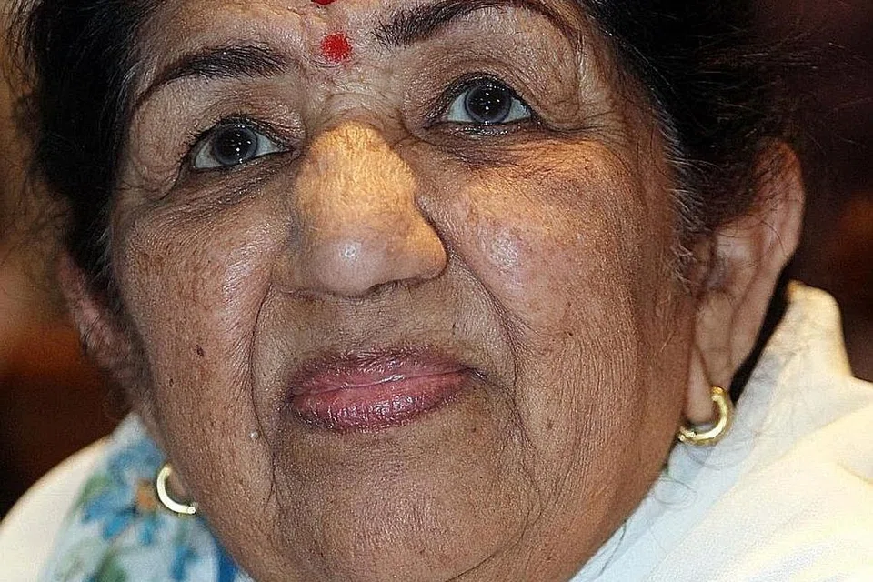 MENDIANG LATA MANGESHKAR