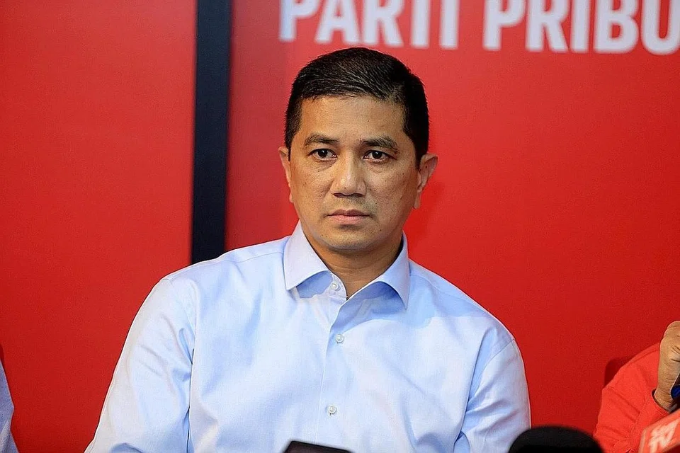 CABARAN DAN TENTANGAN DALAM KERJAYA POLITIK: Menteri Hal Ehwal Ekonomi, Dato' Seri Mohamed Azmin Ali, menggambarkan tuduhan dan sebaran video yang didakwa membabitkan dirinya sebagai satu plot jahat untuk merosakkan kerjaya politiknya. - Foto CHINA PRESS
