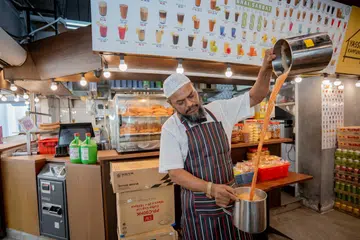 Pemilik gerai Bhai Sarbat Singapore, Mohammad Asgar Rai, membuka cawangan kedua di kedai kopi Lepak One Corner @ Sengkang.