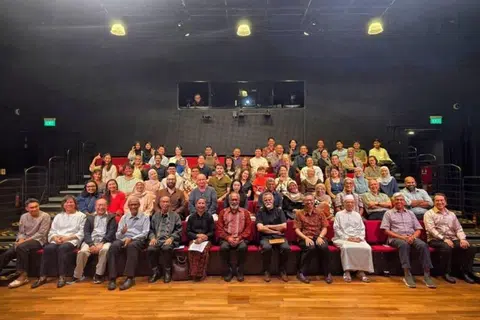 Sebuah majlis penghormatan buat Profesor Syed Farid Alatas Syed Hussein Alatas, dalam dunia akademik dianjurkan Kumpulan Alumni Pengajian Melayu NUS dan Dialogue Centre Limited di Taman Warisan Melayu (MHC) pada 15 Mei. Majlis itu mengumpulkan anak didik, sahabat dan rakan kerja Profesor Syed Farid.