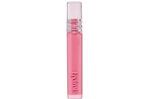 Untuk sapuan bibir yang tidak mudah pudar, ‘Etude Fixing Tint’ ($14.90), menawarkan kemasan tidak berkilat yang kekal cantik walaupun dipakai di bawah pelitup muka.