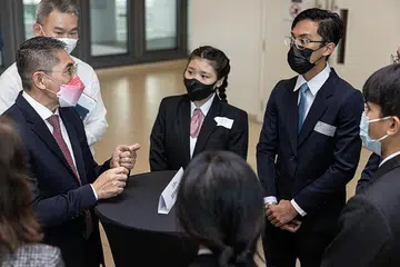 MENYUMBANG KEPADA MASA DEPAN: Menteri di Pejabat Perdana Menteri, Dr Mohamad Maliki Osman menggesa para pelajar ITE untuk menggunakan inovasi untuk membina masyarakat yang lebih inklusif dan masa depan yang lebih hijau. - Foto ITE